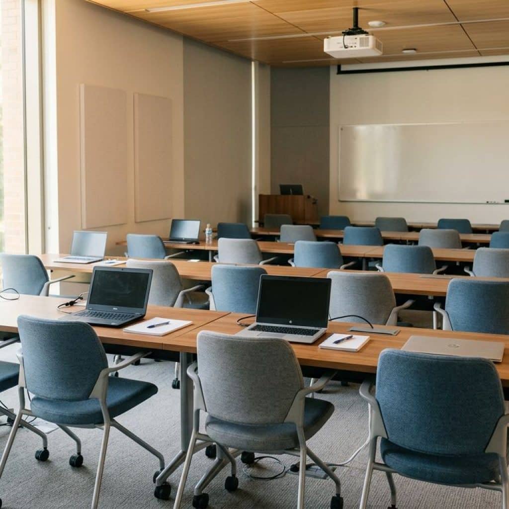Reskilling-Programme im Arbeitsrecht: Wo freiwillige Weiterbildung zur Versetzung wird